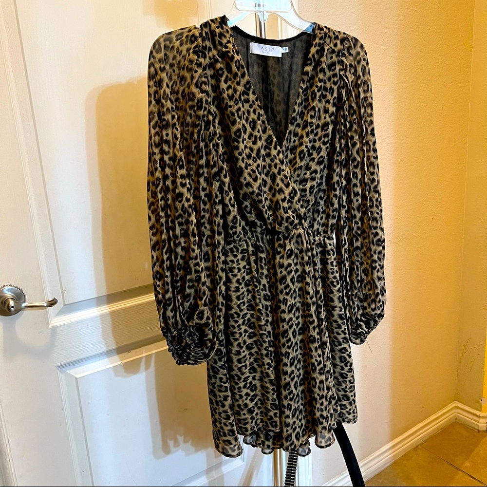 ASTR The Label RAPHAELA LEOPARD PRINT DRESS Size S - Picture 4 of 13